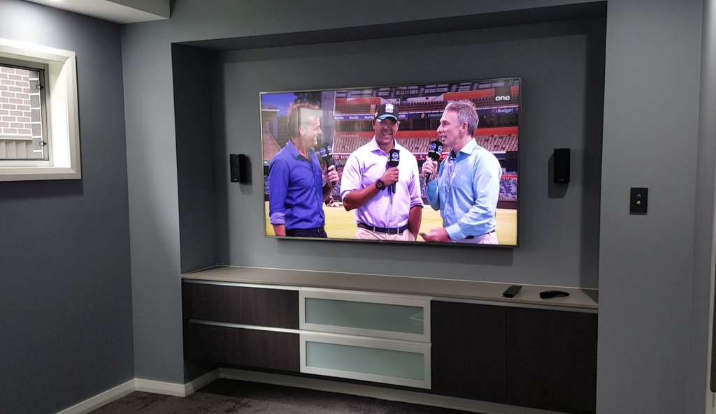 LG - 75" 4K TV - 100HZ