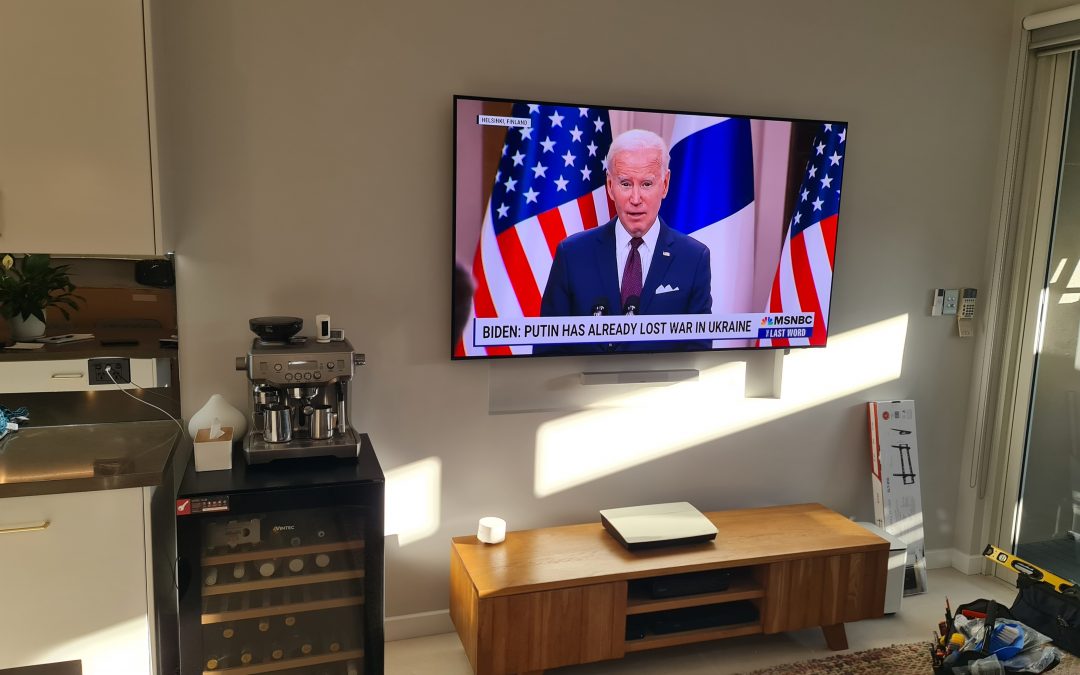 Samsung 77″ 4K OLED, Mounted over recess with BOSE Lifestyle Soundbar